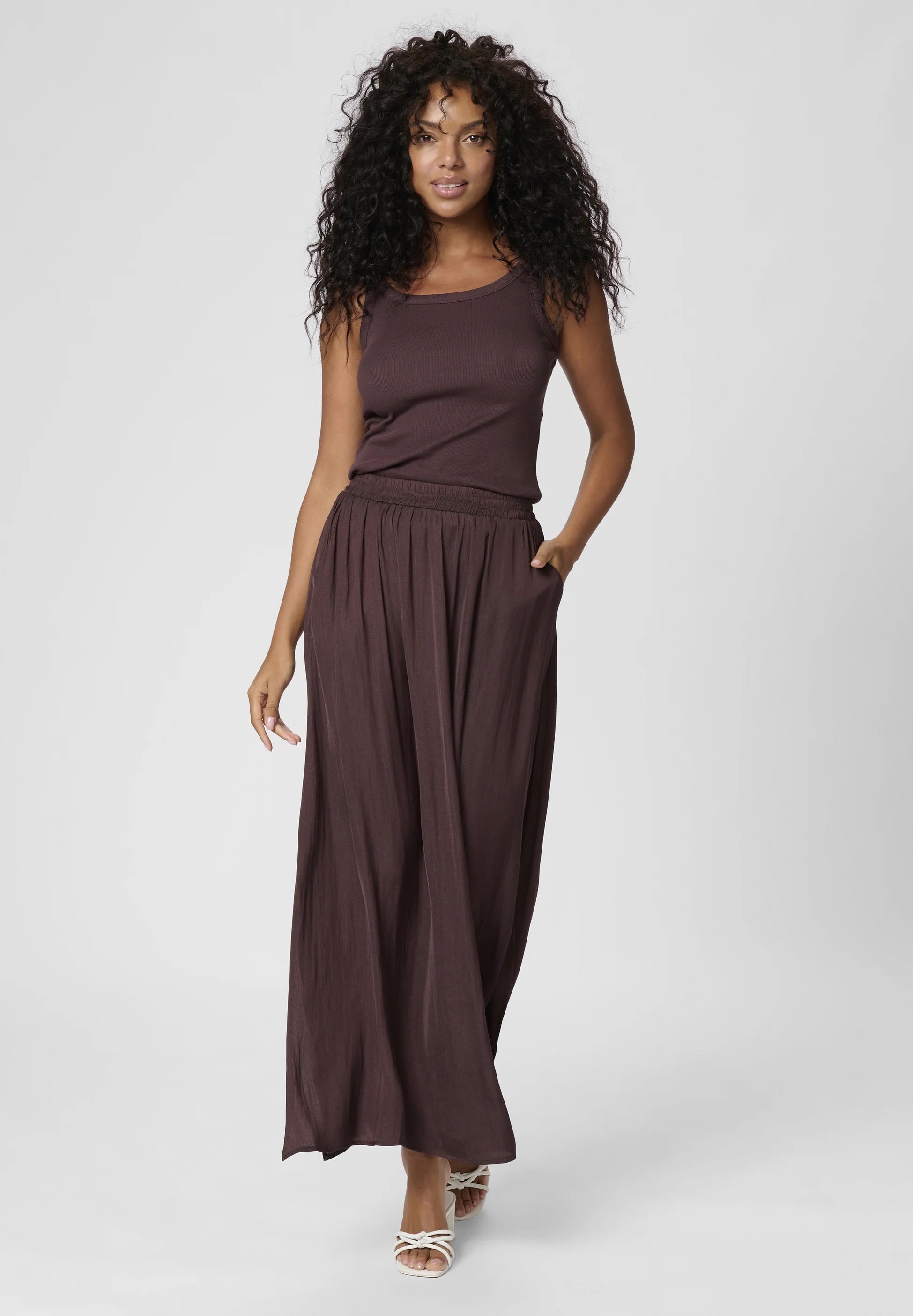 Kaffe KAallie Fudge Brown Satin Pleated Maxi Skirt – Elastic Waist Side Pocket Side Slit | Women