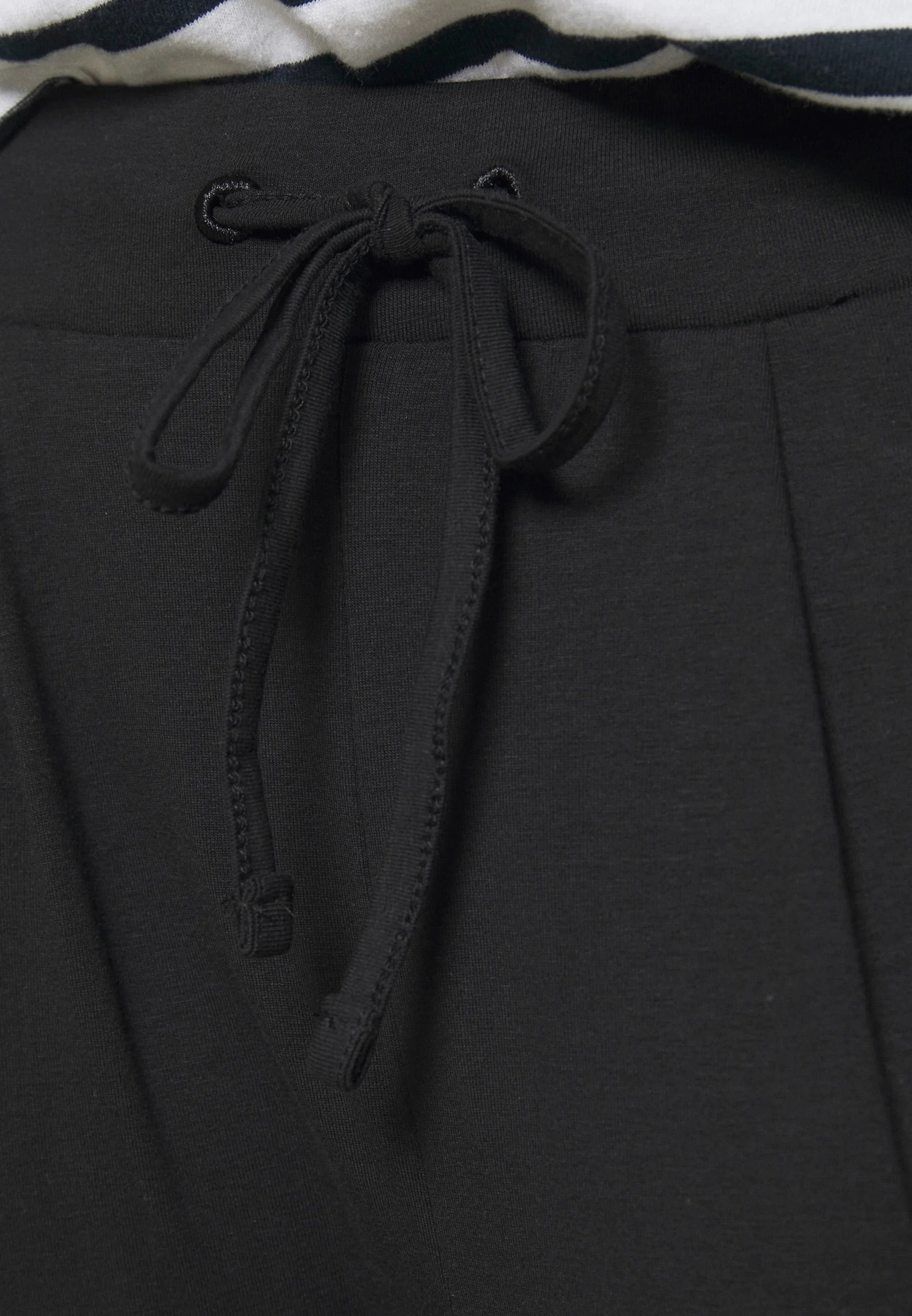 b.young Bypandina Capri Pants - Black