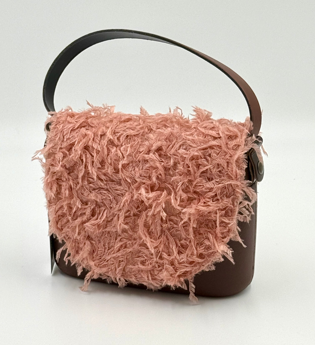 O bag, O pocket – (taupe) powder pink faux fur flap with handle and shoulder strap