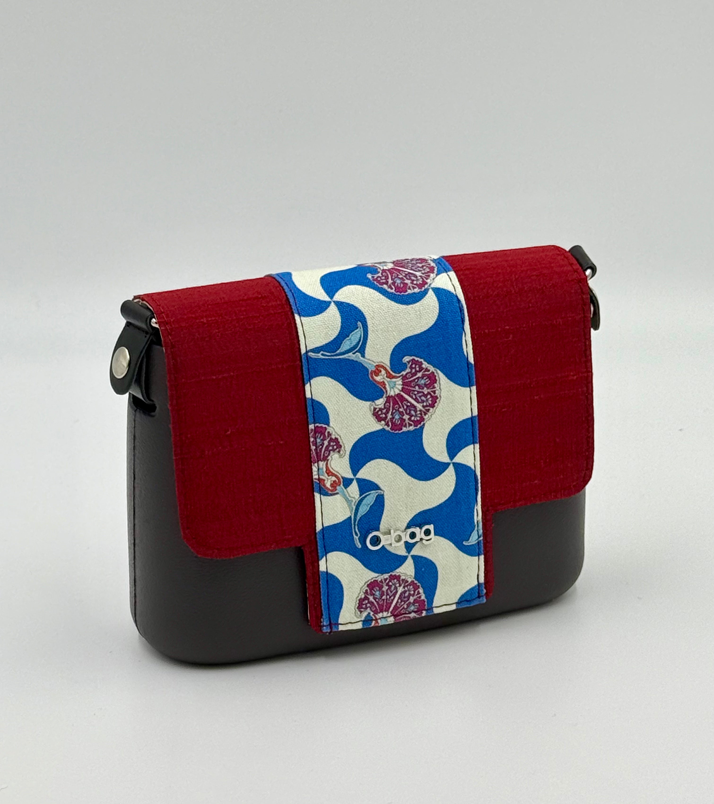 O bag – O pocket crossbody bag (grey / burgundy patterned flap)